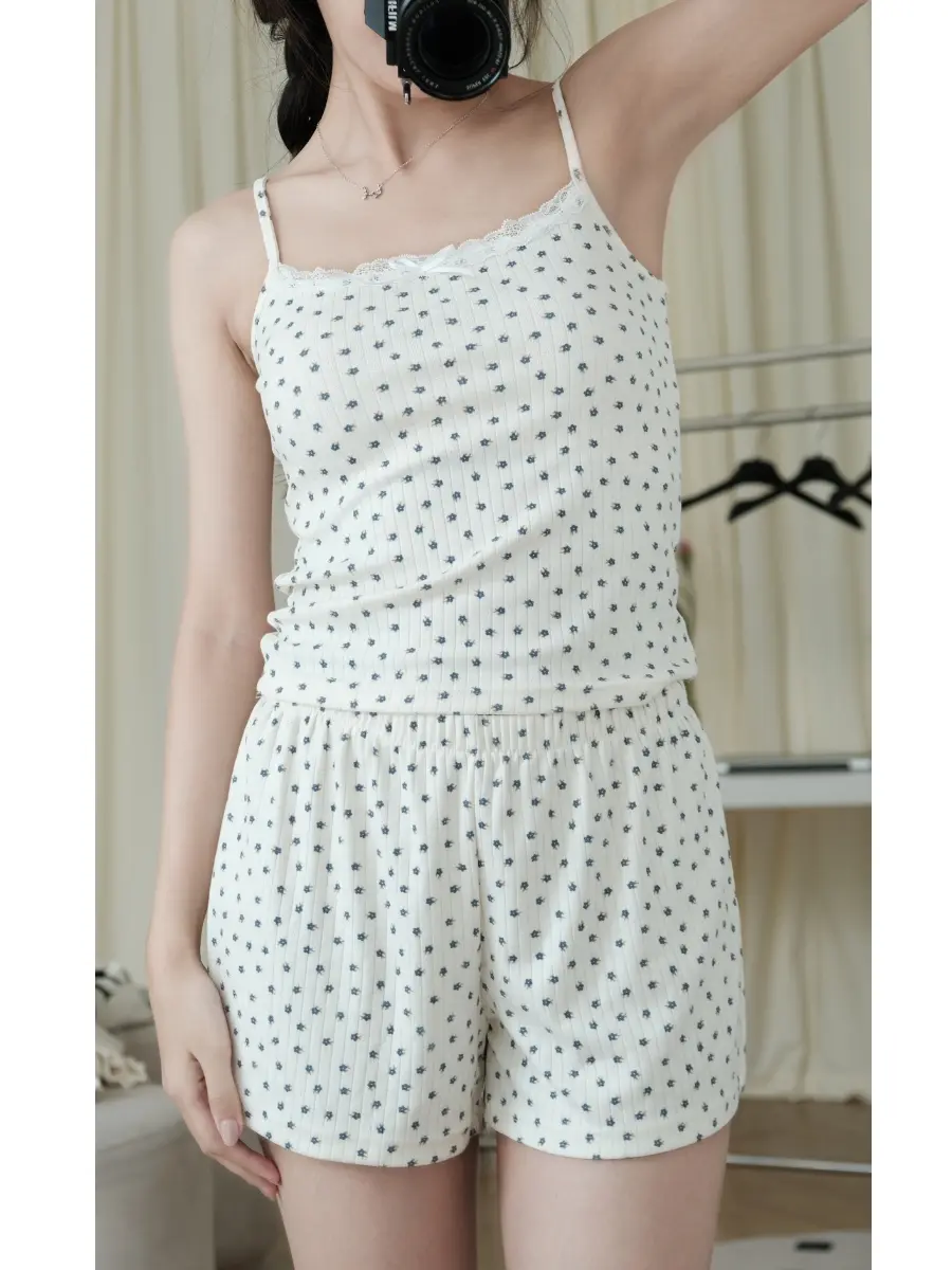 Bộ đồ ngủ hai dây cotton màu kem họa tiết hoa nhí xanh phối ren dễ thương mềm mịn