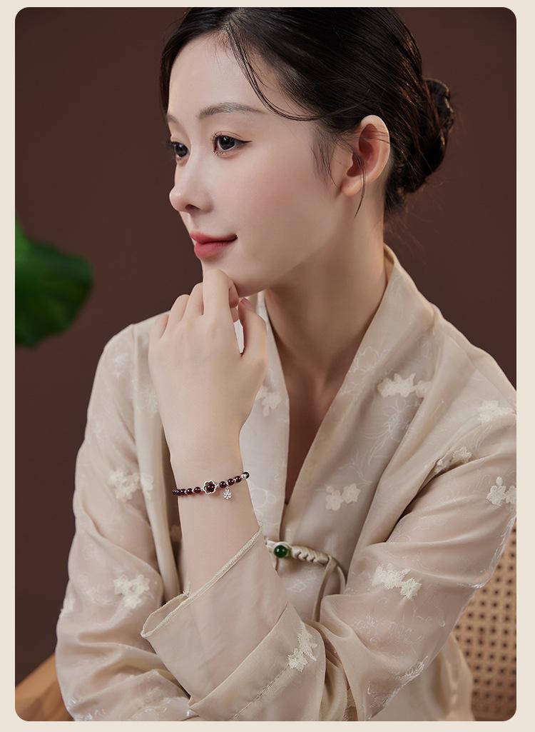 Product Introduction of Luo Jinran Natural Garnet S925 Sterling Silver Bracelet for Women New Chinese Style Flower Beaded Niche Gift 7