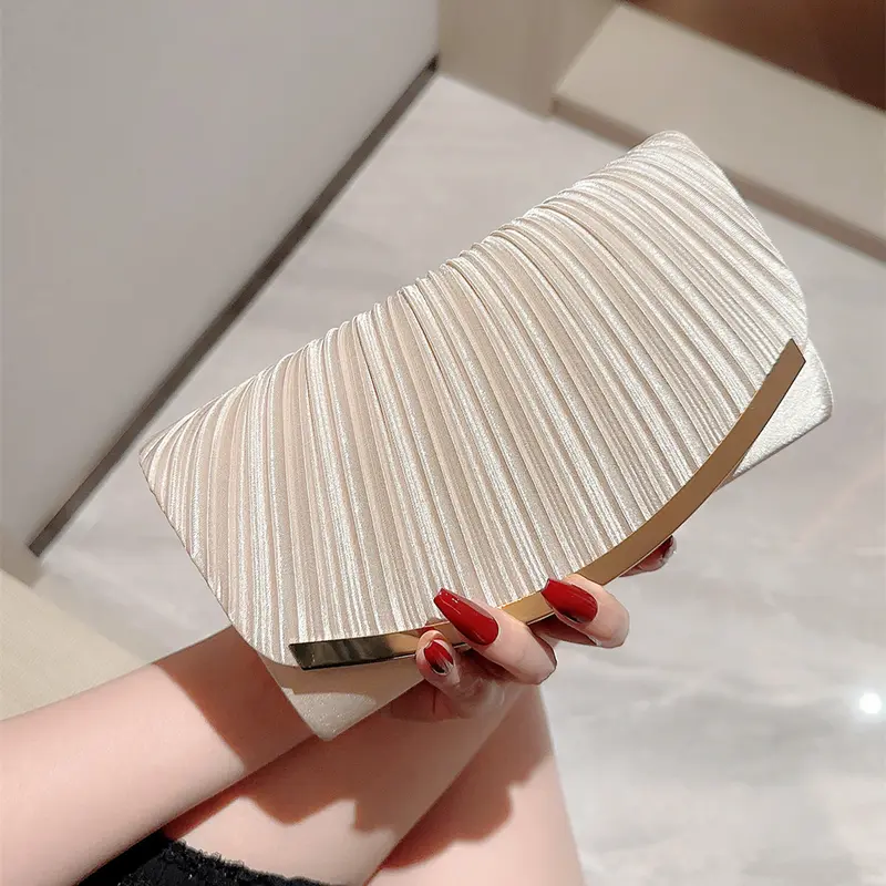 Clutch nữ vải nhún kèm quai xích đeo chéo sang chảnh BAG U CNH16 Kem Women Nhung 8