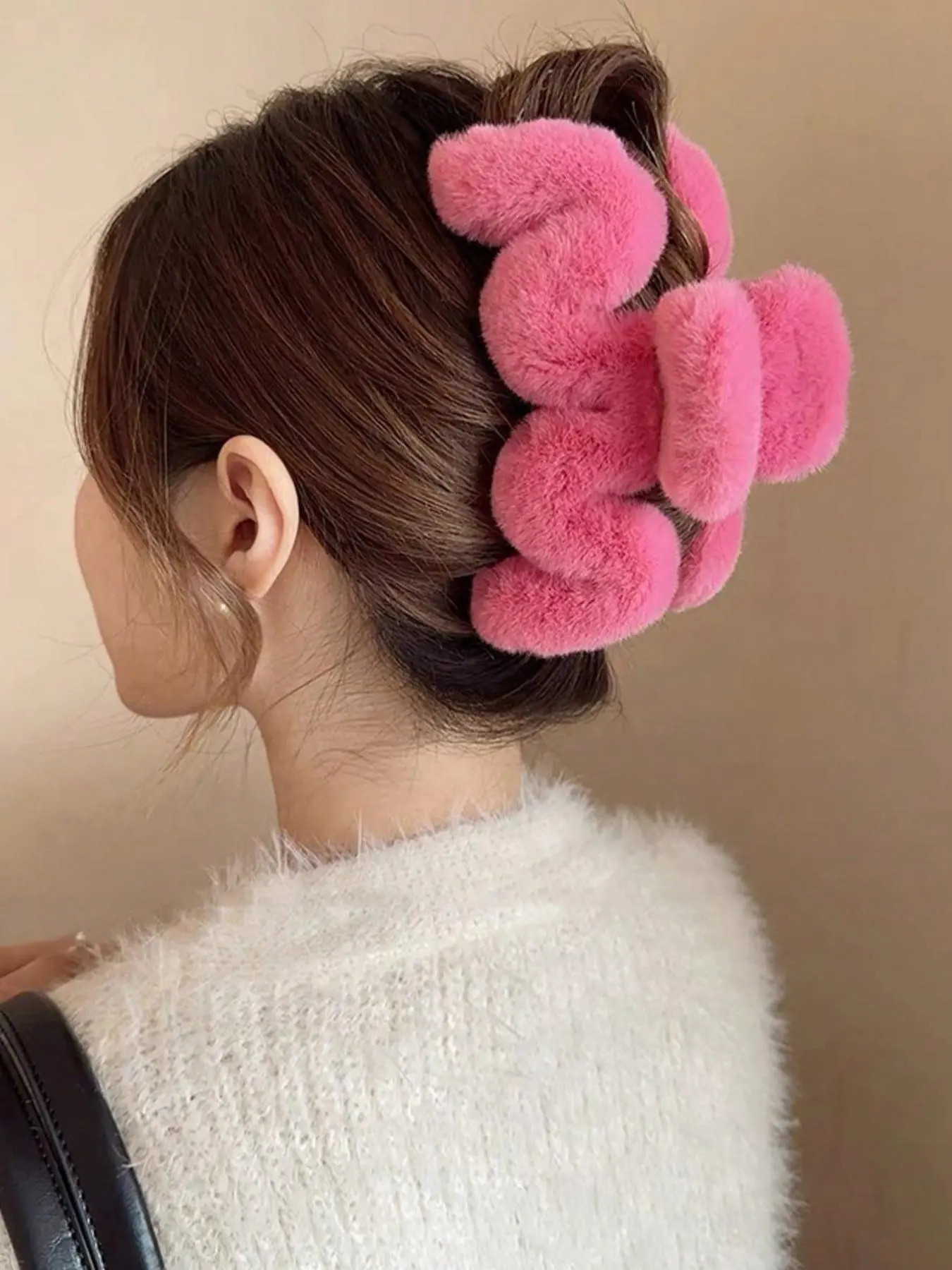 Pink Large Size Hair Claw, Fashionable Solid Color Fluffy Plush Hair Accessories for Women & Girls, Elegant Trendy Hair Accessories for Parties and Daily Life