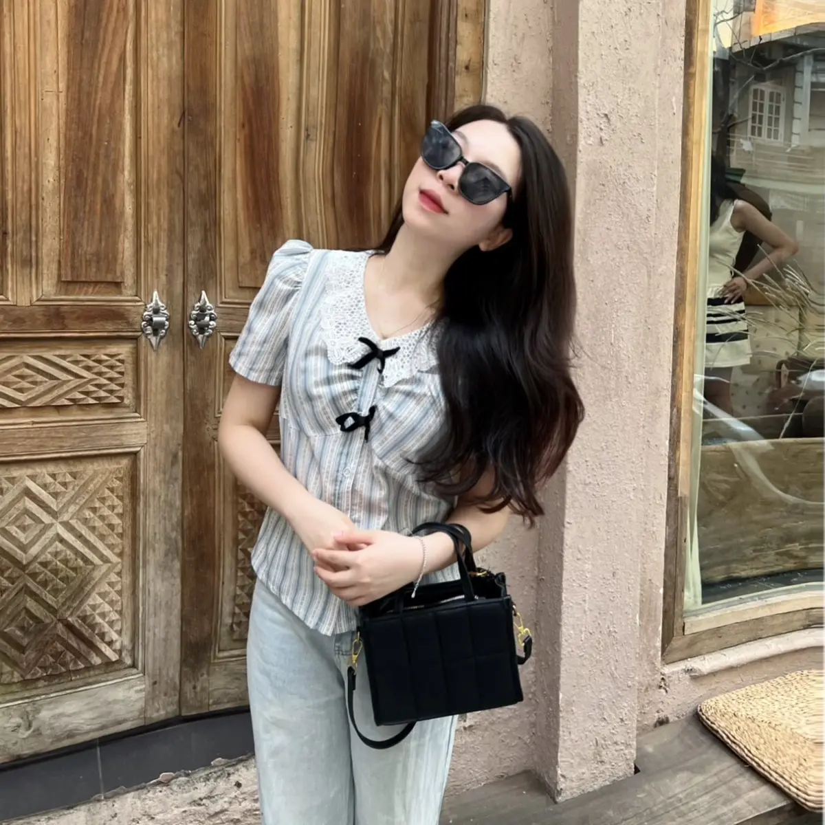 [Xả Kho] _ Lily shirt_Áo sơ mi kẻ tay ngắn phối nơ nhung cổ ren hoa dáng vừa BEIBEE.BYNGOC