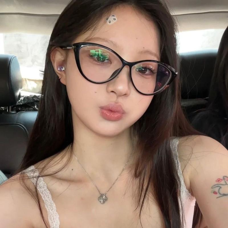 Product Introduction of Cat's Eye Frame Women's Retro Tortoiseshell Colored Beauty Artifact Glasses High End Face Small 0