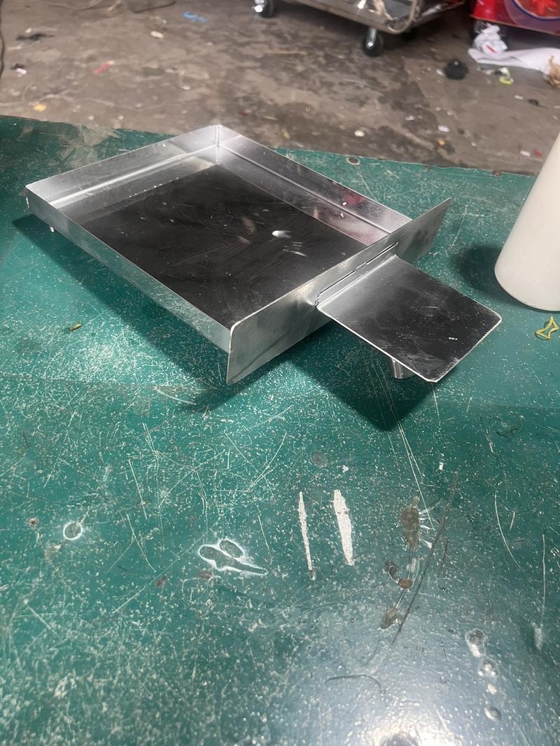 Product Introduction of Phụ kiện máy ép mía Khay hứng nước mía dùng trong máy siêu sạch kích thước dài 24 ngang 20 inox không gỉ cao cấp cơ khi Tân Ngọc Châu 9