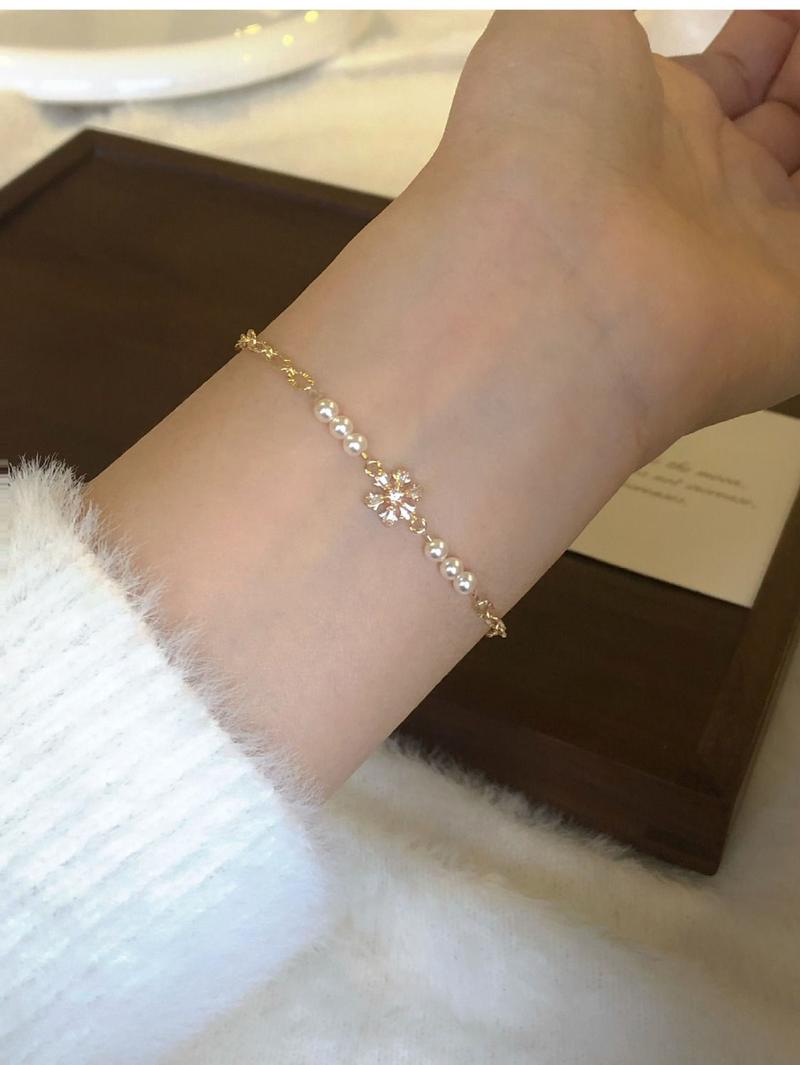 Product Introduction of Vòng Tay Ngọc Trai Zircon Bông Tuyết, Thiết Kế Tối Giản, Thích Hợp Cho Mùa Thu Và Mùa Đông, Độc Đáo, Cao Cấp, Tongqin, Nhẹ Nhàng Và Tinh Tế, Phong Cách Thanh Lịch, Dành Cho Nữ 9