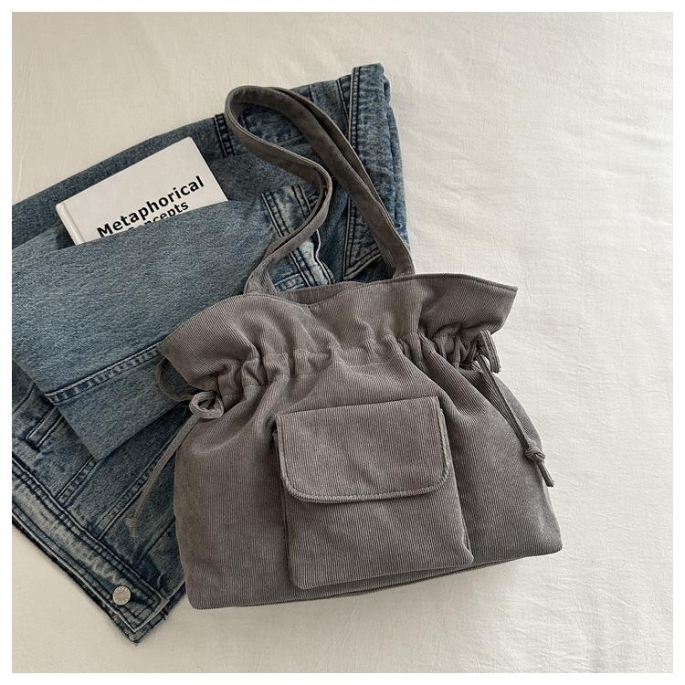 Product Introduction of New Korean Style Simple Shoulder Bag for Women with Drawstring Design, Fashionable Niche Commuter Underarm Bag, Elegant Versatile Handbag 7