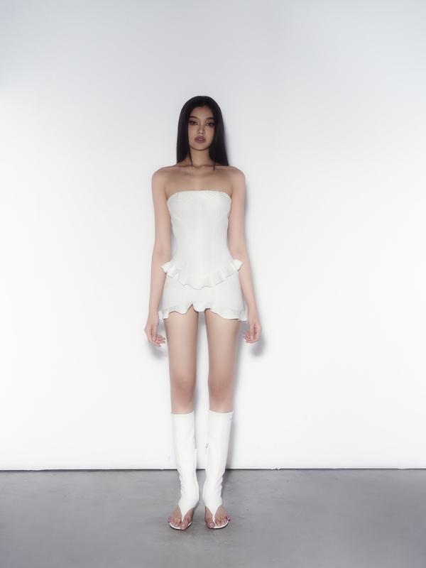 LSEOUL - Aurora Dress Đầm Denim Cúp Ngực Xếp Ly Nữ Váy Cup V23051541 Women chân váy Màu Trắng