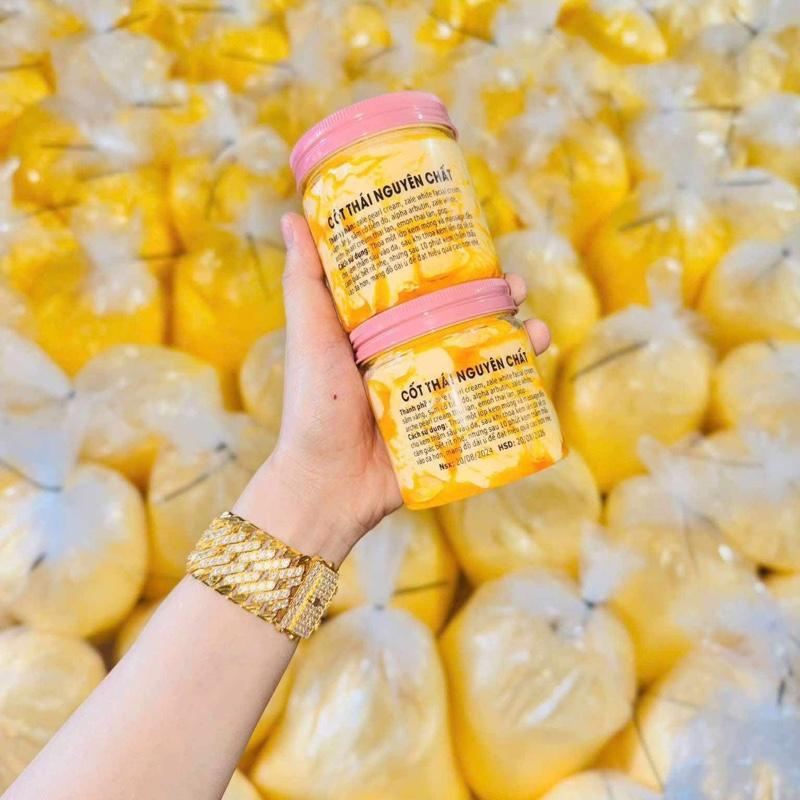 Kem body cốt thái rỉ dầu vàng combo 2 hủ mỗi hủ 200gr kèm muỗng và kích trắng