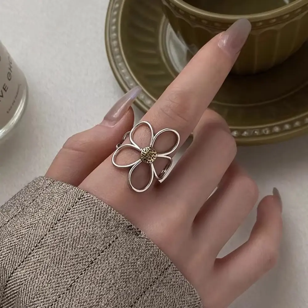 New Exaggerated Daisy Flower Ring Hollow Out Design Accessories Open Rings Retro Elegant Adjustable Ring For Women Gift