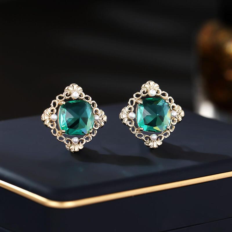 Product Introduction of Silver  high-end with French pattern hollow out for women, niche daily minimalist temperament earrings 0