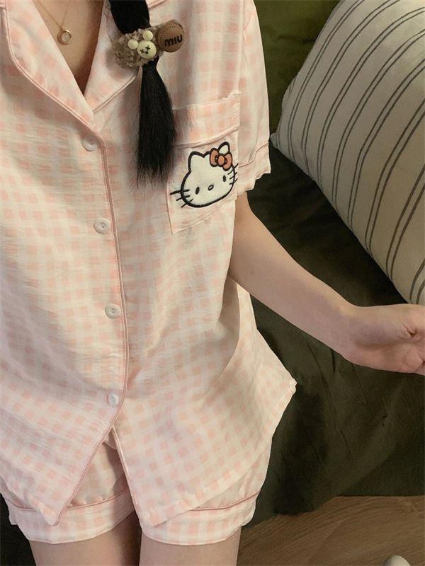 Product Introduction of Bộ Đồ Ngủ Hello Kitty, Phong Cách Ngọt Ngào Và Dễ Thương, Dành Cho Nữ, Hàng Mới Về Mùa Hè, Áo Ngắn Tay Và Quần Đùi, Thích Hợp Cho Học Sinh, Có Thể Mặc Đi Học, Có Thể Mặc Ở Nhà, Cho Đến Năm 2025 4
