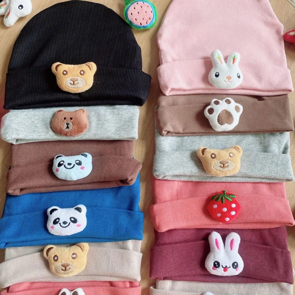 Mũ cotton thu đông mềm đính gấu cho bé 0-5 tuổi