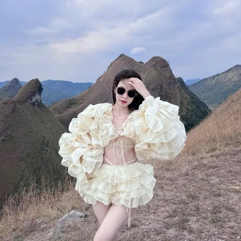 SET VOAN NHÚN TẦNG 3 MÓN: croptop + áo bra + chân CHÂN VÁY XOÈ TẦNG