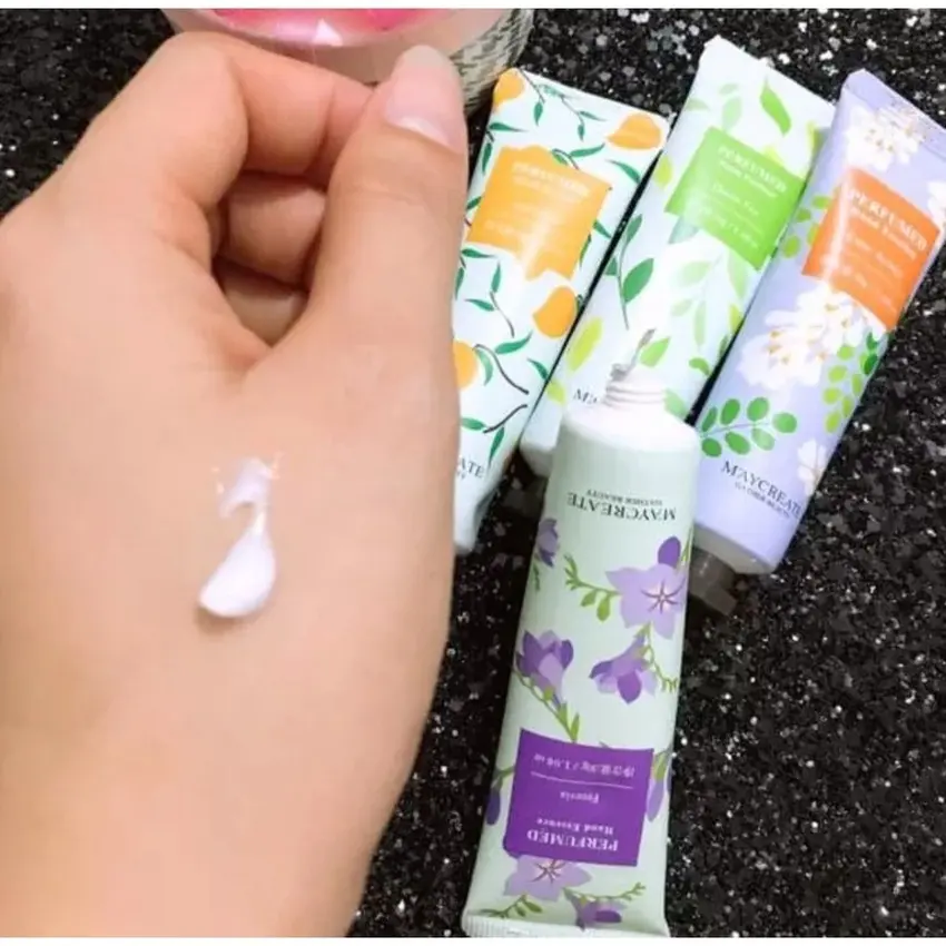 Kem dưỡng da tay Kem dưỡng tay cấp ẩm chống nứt nẻ Flower of Story Perfumed Hand Essence YUKIBLOOM