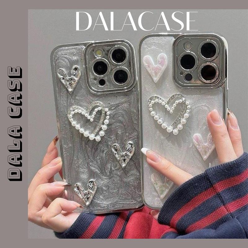 Ốp Lưng Nền Bạc Loang Đính Charm Tim Ngọc Trai Và 3 Tim Bạc