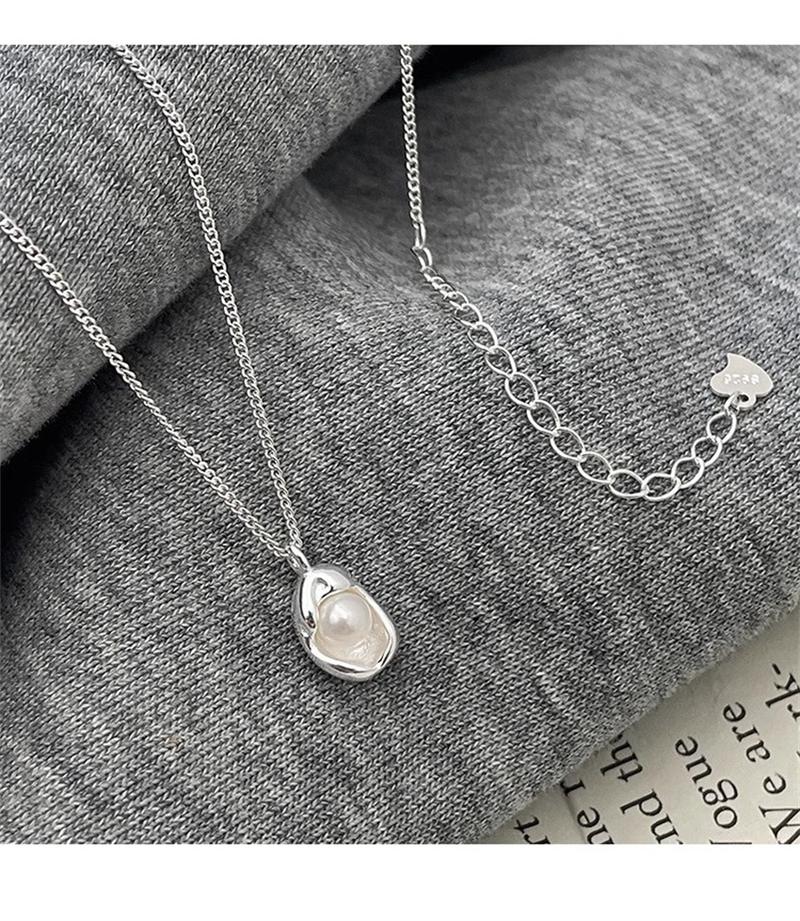 Product Introduction of S925 Pure Silver Natural Freshwater Pearl Mini Pod Necklace for Women, Simple and Niche Temperament, Exquisite Collarbone Chain Silver Decoration 4