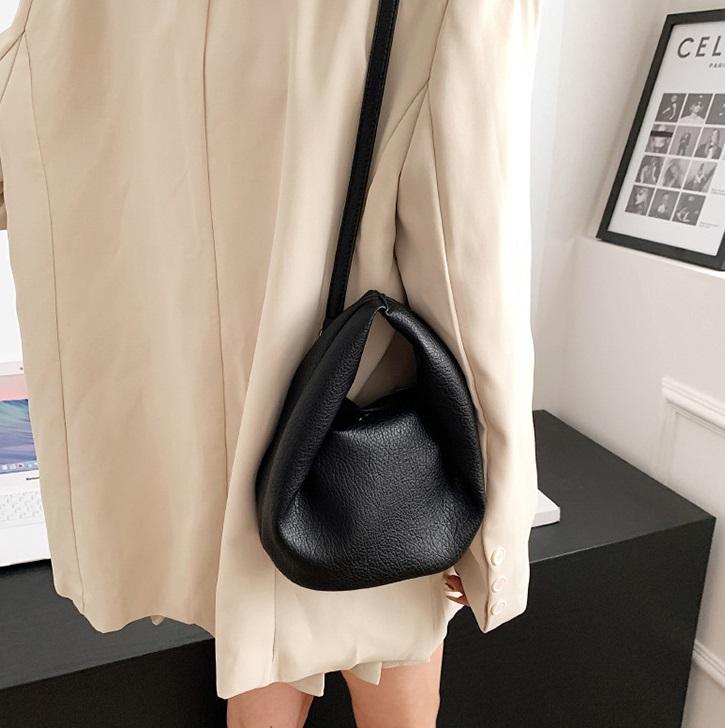 Product Introduction of Vintage Solid Colour Pleated Cloud Bags For Women Small Handbags and Purses Female Stylish Shoulder Crossbody Bag 2024 Trend 9