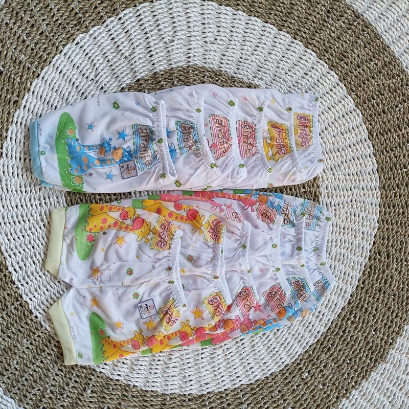 CELANA PENDEK  PUTIH Katun MOTIF JERAPAH Cewek Cowok SNI 2
