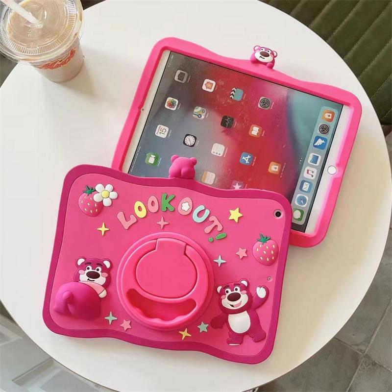 Product Introduction of Ốp Bảo Vệ Silicon, Disney Lotso Dễ Thương, Giá Chân Đế Xoay 360, Tương Thích Với iPad Pro11 2020 / 2021 / 2022, Air5, Air4, 10.9, 10th, 9th, 7th, Gen 10.2, 10.5, 9.7, 2017 / 2018, Mini6, 5, 4, 3, 2, 1, Vỏ Bảo Vệ 2