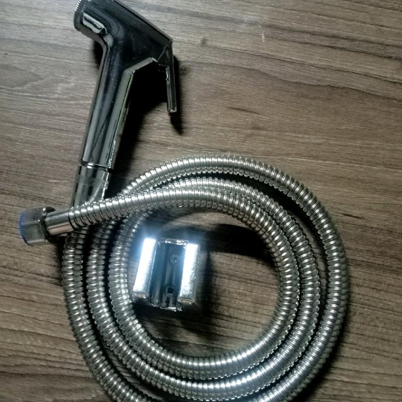 Bộ vòi xịt vệ sinh, xịt cầu. đầu xịt + dây inox 1.5m + gác