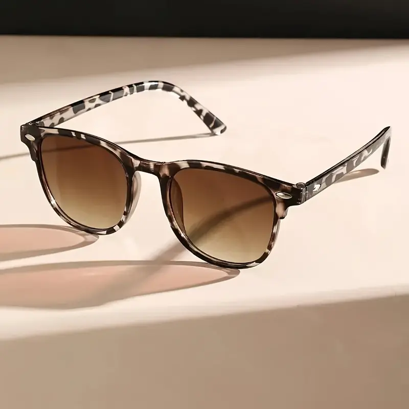 Product Introduction of Retro Square Fashion Glasses for Women & Men - Casual Gradient Tortoiseshell Shades with Anti-Reflective Lenses, Perfect fors 0