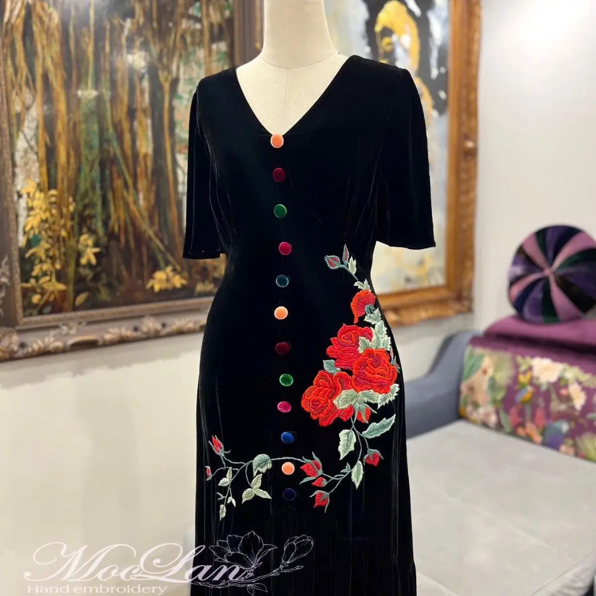 Váy nhung the chun cộc tay cổ tim thêu hoa lạ mắt, dễ mặc, nhẹ nhàng xinh iu, có 2 màu đỏ và đen