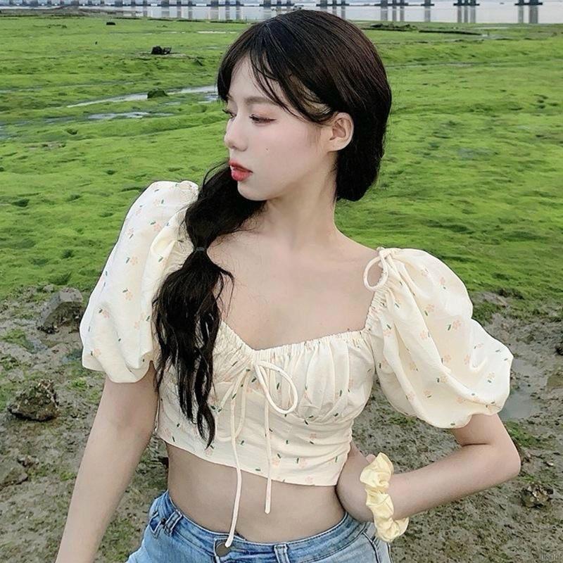 Áo Croptop Nữ Tachaastin Cổ tim. Phong Cách Tiểu Thư inHoa Nhí Đáng Yêu. Tay Bồng. Chất Vải Xốp Mềm Phối Dây Nơ Đáng Yêu. Bo Chun Toàn Bộ Phần Lưng. Nữ Women  Sơ Mi 4