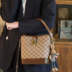 Women's Bucket Bag New Fashion Handbag Shoulder Bag, High-Quality Texture Large Capacity, Multiple Compartments, Suitable for Commuting or Daily Use