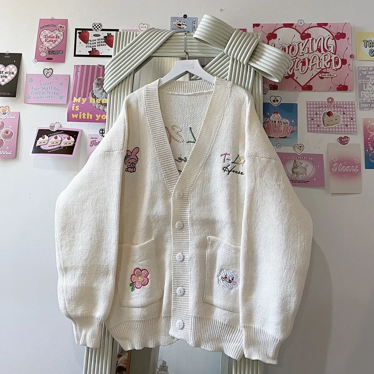 ÁO CARDIGAN HÌNH THÊU TL TRẮNG / XANH FORM RỘNG