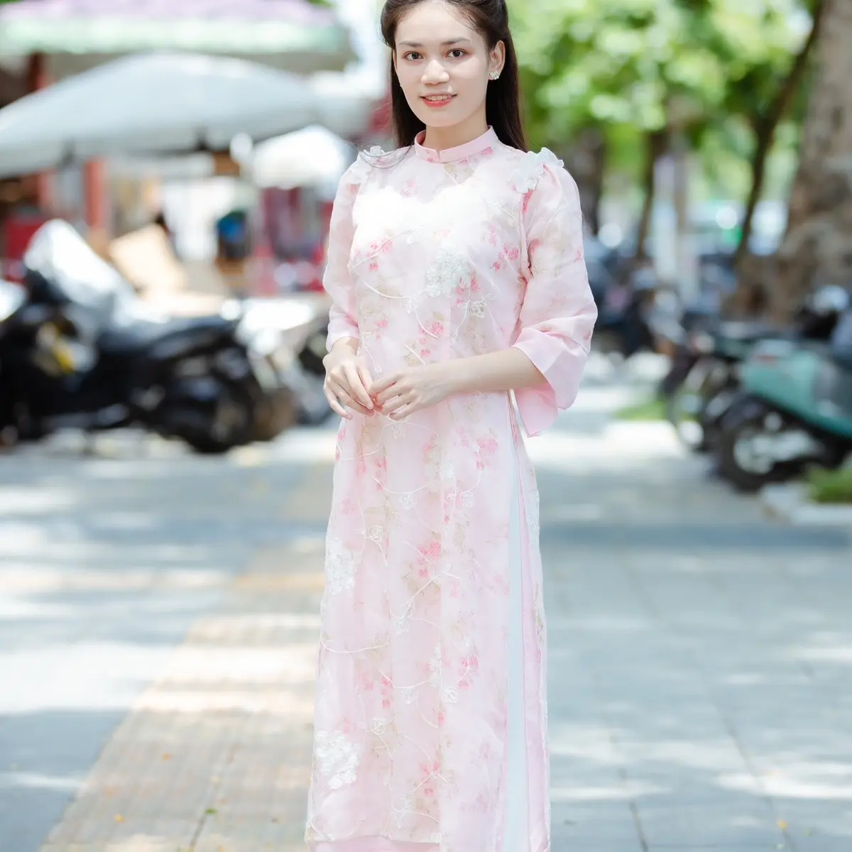 Áo tiểu thư tơ thêu cách điệu