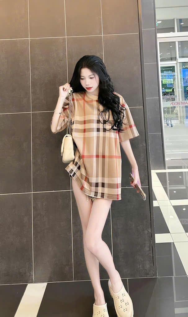 Product Introduction of Set Áo Phông Kẻ Toàn Thân Mix Cùng Quần Short Jean Hở Túi - Women [hàng mới về] Women 16