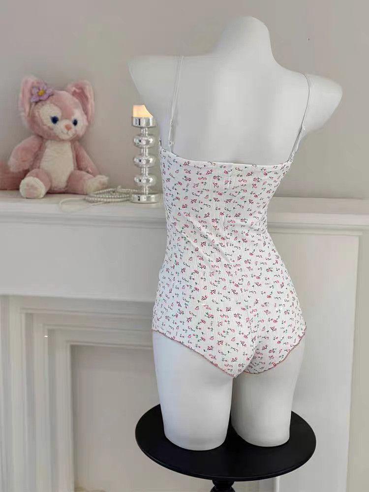 Product Introduction of Sexy Pajamas French Style Sexy Pure Desire Lace V-neck Slim Fit Floral Fresh Waist-cinching Strap Jumpsuit 4