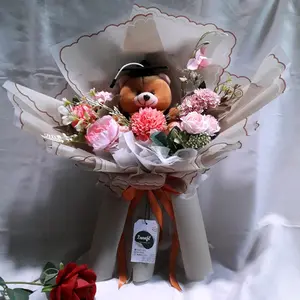 Bucket Wisuda Boneka Toga Special Set Hadiah