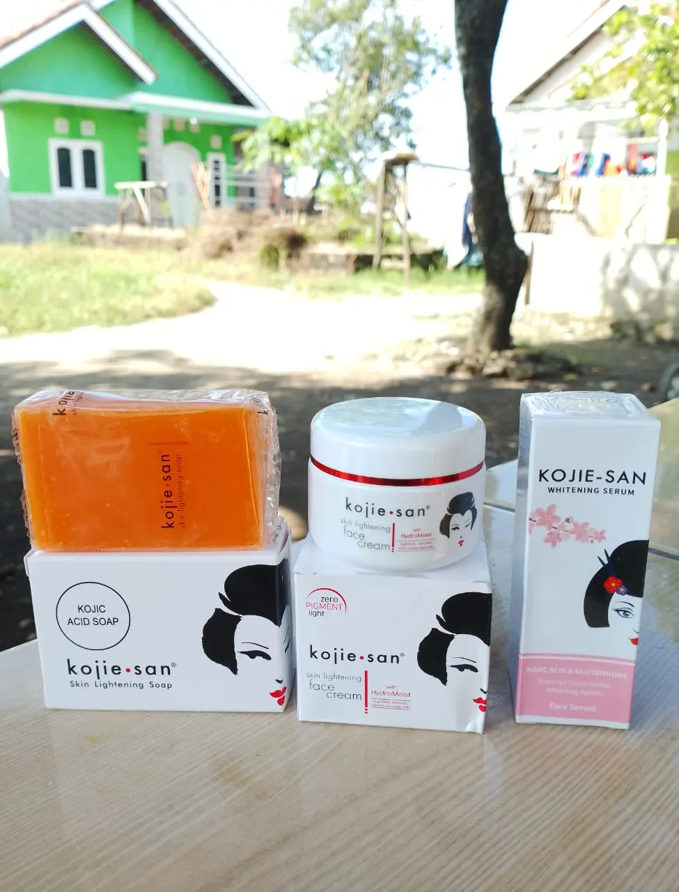 ( AKU MURAH ) Paket Kojisan + Serum / Kojie san 3 in 1 / Face Lightening Cream 30gr / Kojic Acid Soap 65gr / Serum Kojiesan 25ml Original 100% BPOM Wajah Cleanser Facial
