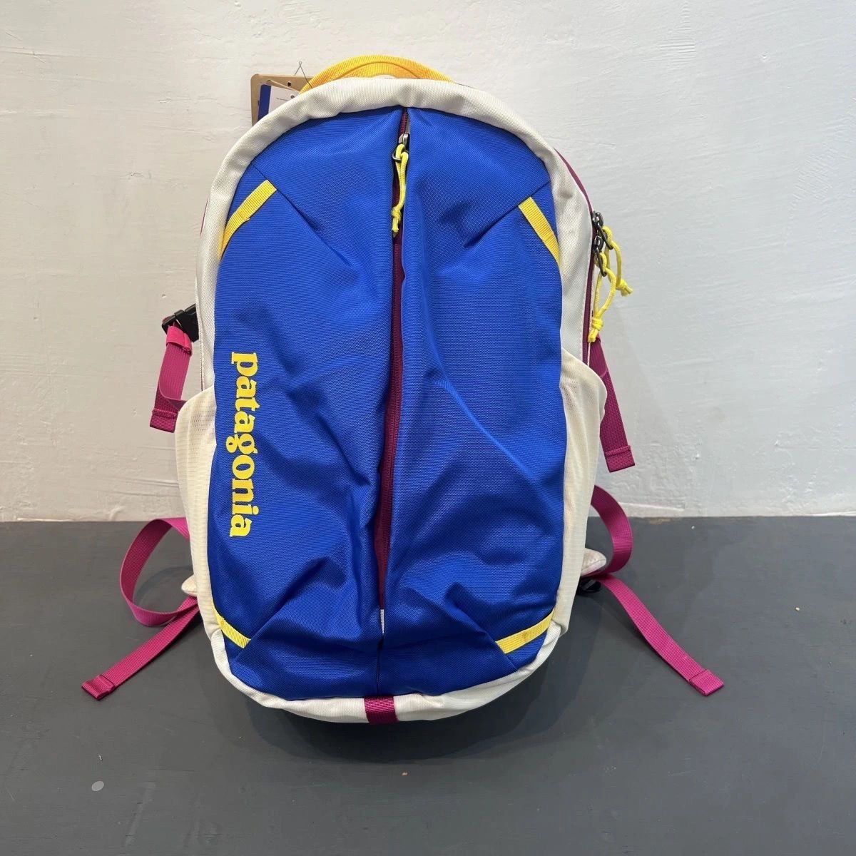 patagonia dolomite blue backpack Refugio Day Pack 26L, Unisex Adult Backpack, Anacapa Fashion the mesh pockets hold water bottles and the bungee cord quick Patagonia Refugio 30L Daypack Smolder