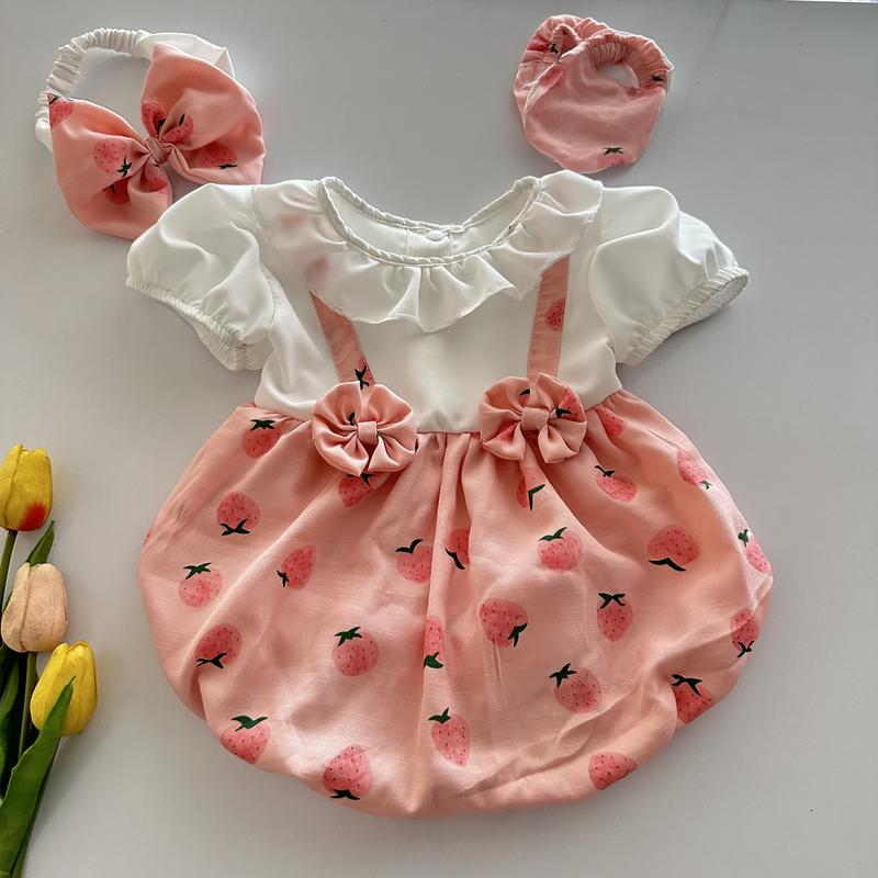 Body Đầy Tháng Yếm Hồng Dâu Tây Kèm Nơ Và Vớ Cho Bé Sơ Sinh Chất Đũi Lạnh Mềm Mịn Mát Tông Màu Hồng Ngọt Ngào