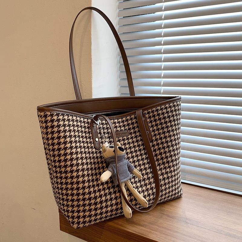 Túi xách nữ công sở kèm gấu xinh xắn, túi đeo chéo tote thời trang di học di chơi cá tính BABUMAP - TDC167