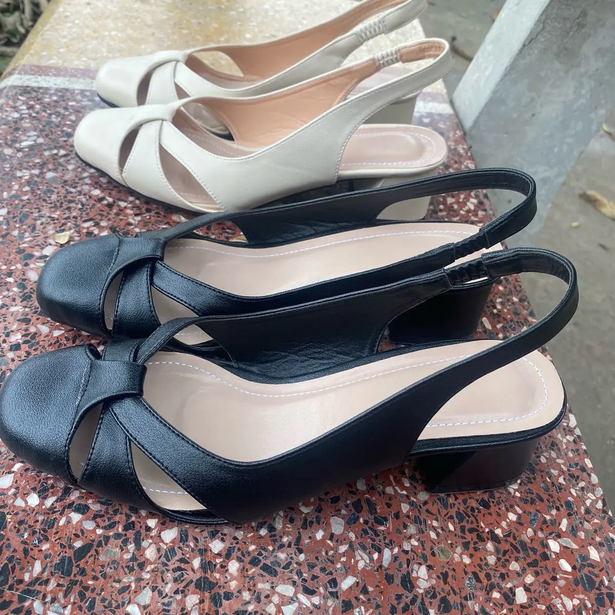 Giày sandan cao 4p mũi vuông hở eo chun sau thoáng mát đế cao su chống trơn (big sai 35-42) Nữ Shoes