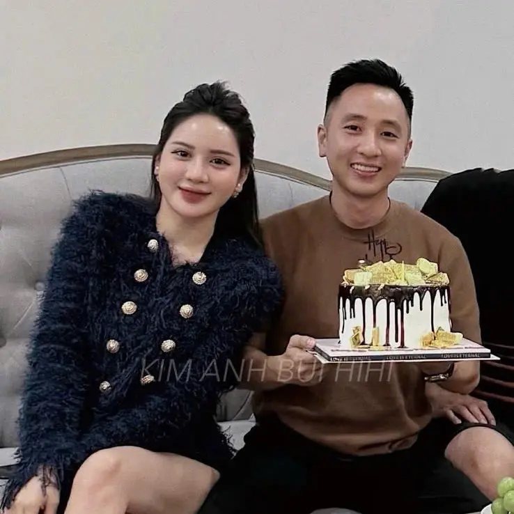 Áo len tua rua khuy vàng hai màu xanh than đậm - trắng hàng QC loại 1 cho nữ - Women Voi