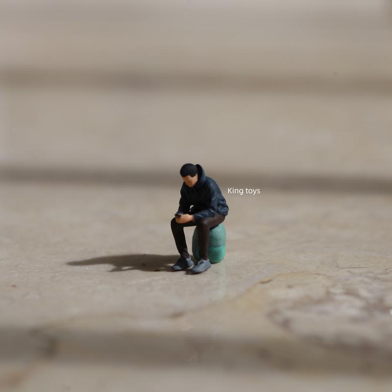 Product Introduction of King Toys 1/64 1/87 1/43 Figurines Scale Model Resin Sit Down Boy Dioramas Diecast Miniature Collection 10
