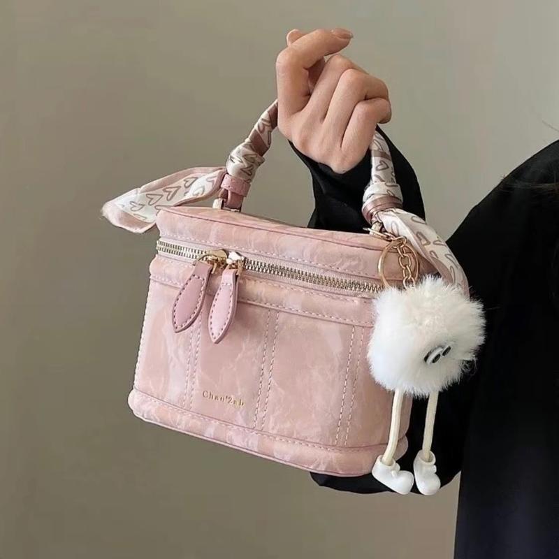 Túi xách nữ đeo chéo cầm tay dáng cốp da nhung loang tặng kèm móc treo C52