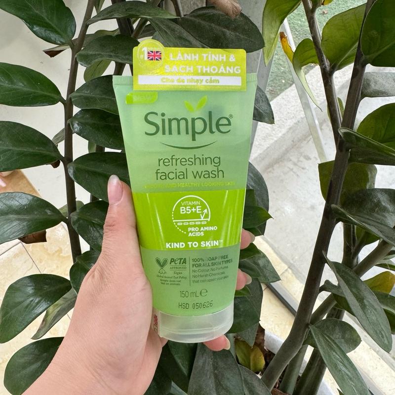Sữa Rửa Mặt Dạng Gel Simple Giúp Da Sạch Thoáng 150ml. 2