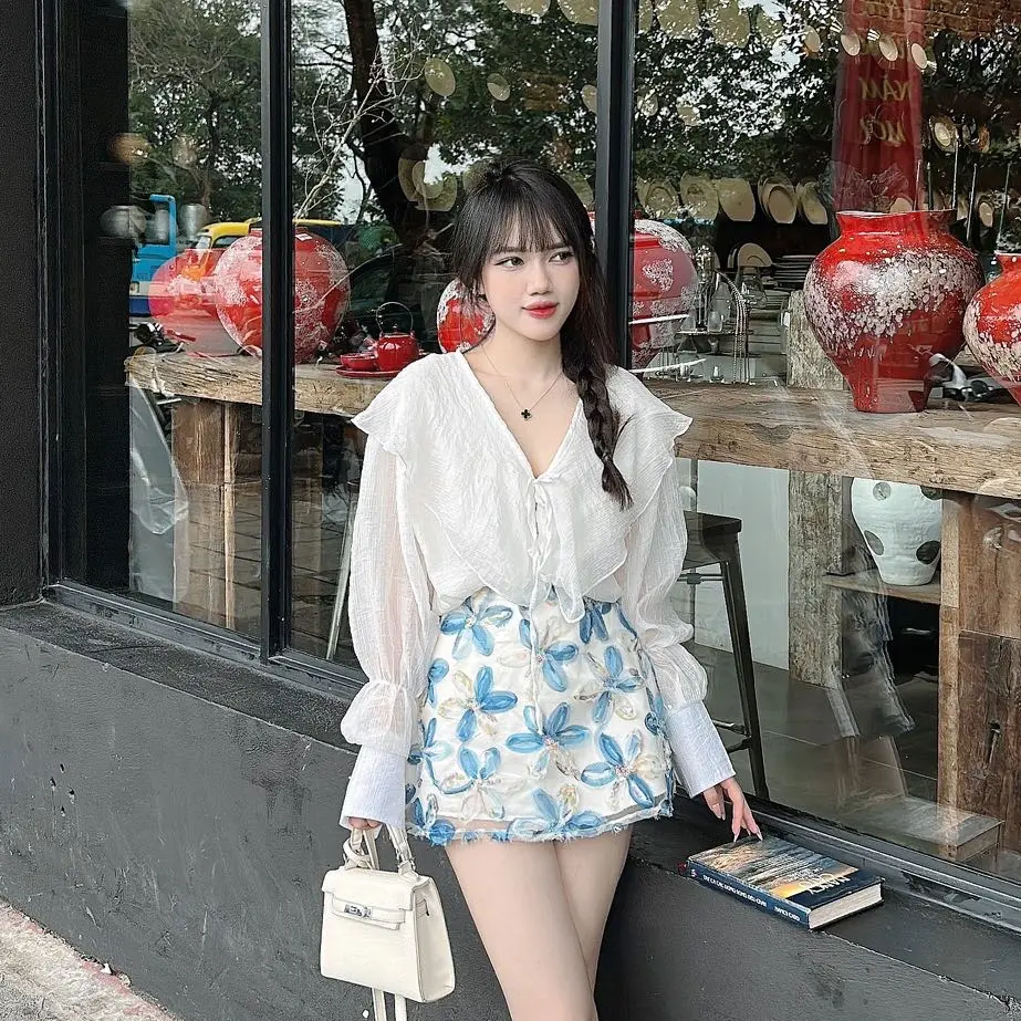 Set áo sơ mi tơ bèo mix chân váy thêu hoa