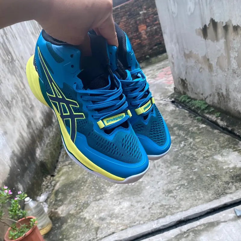 Mẫu giày bóng chuyền chuyên dụng đang rất được nhiều anh chị em yêu mến. Sneaker Sport 1