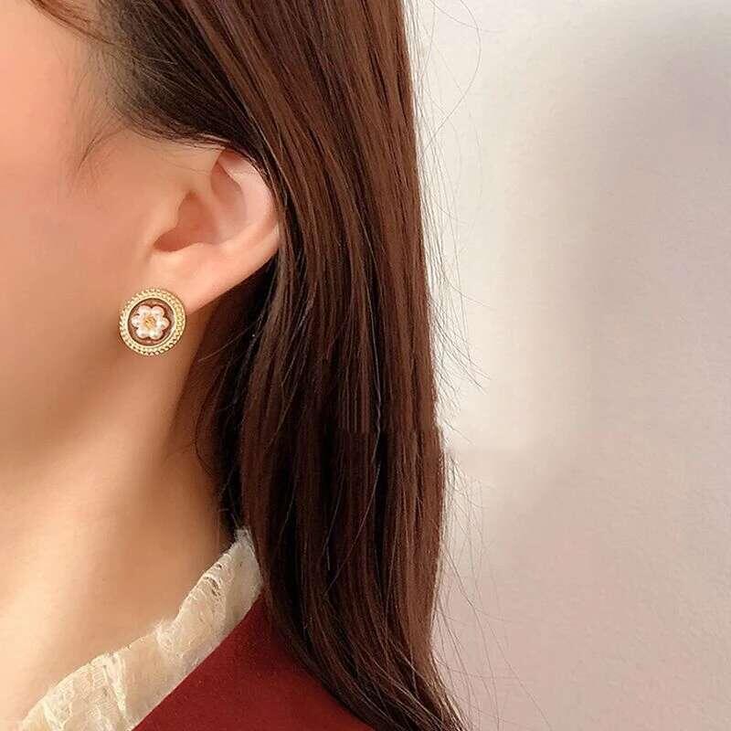 Product Introduction of Vintage Dripping Oil Wine Red Retro Stud Earrings For Women Korean Pearl wer Heart Shape Geometric Earring High Sense Jewel 7