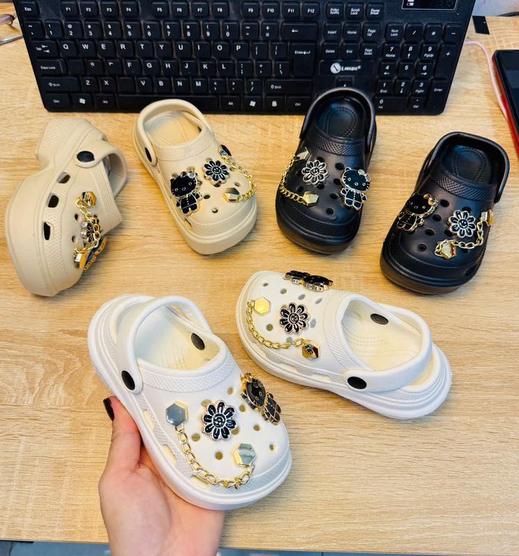 Dép bánh mì hình thỏ đen hoa mai siêu sang chảnh ngày tết cho bé gái cao 5cm siêu nhẹ