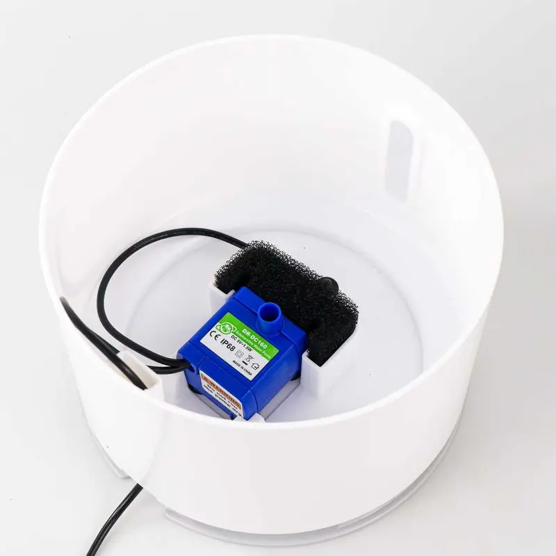 Water Dispenser Fountain Tempat Minum Anjing 2.4L 4