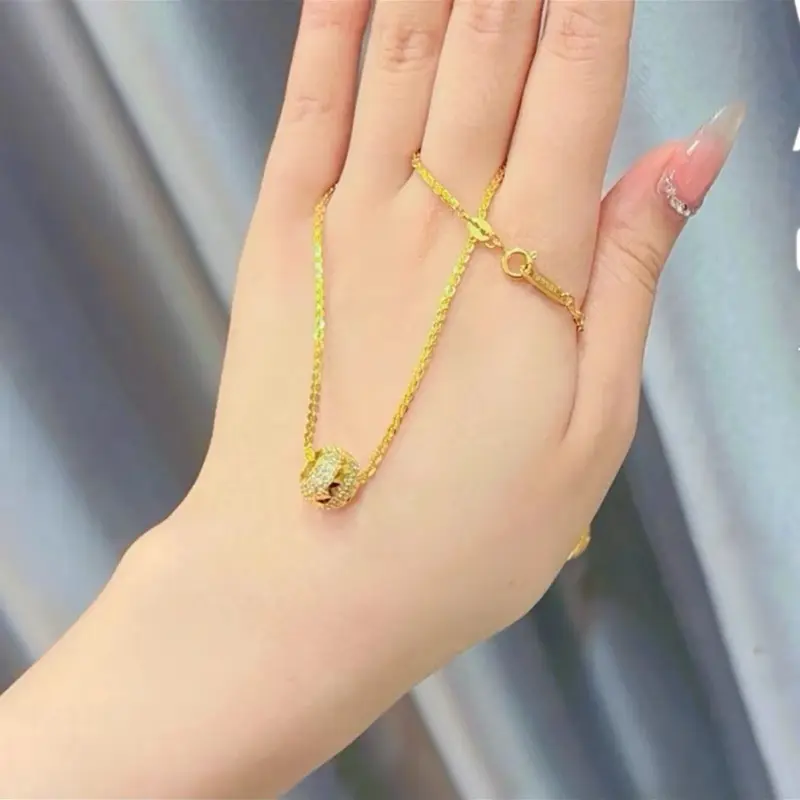 dây khế  mặt  bị cầu  làm bằng  chất liệu titan mạ vàng 18k bền độ bền màu cao
