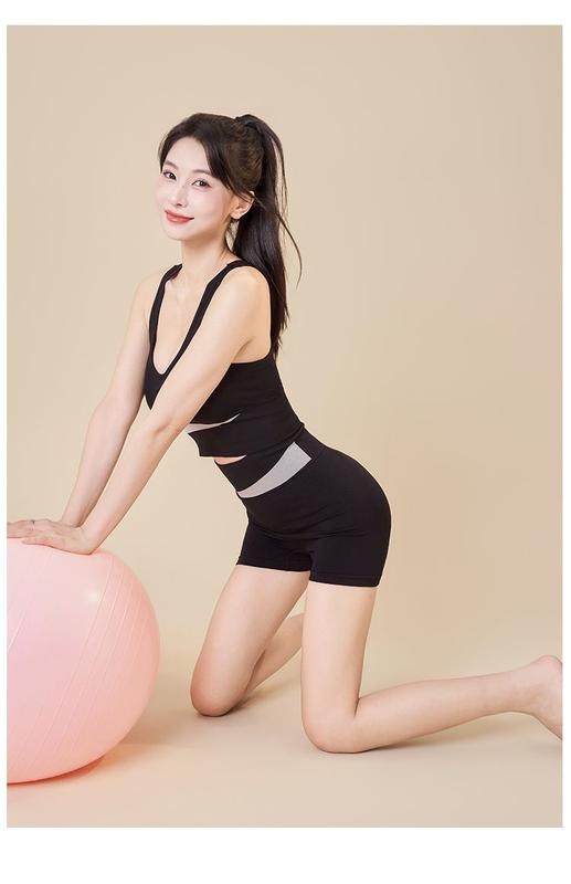Product Introduction of New Women's Contrast Color Yoga Clothes Suit Girls Quick-Drying Running Outfit Suit Outer Wear Yoga Clothes with Chest Pad 22