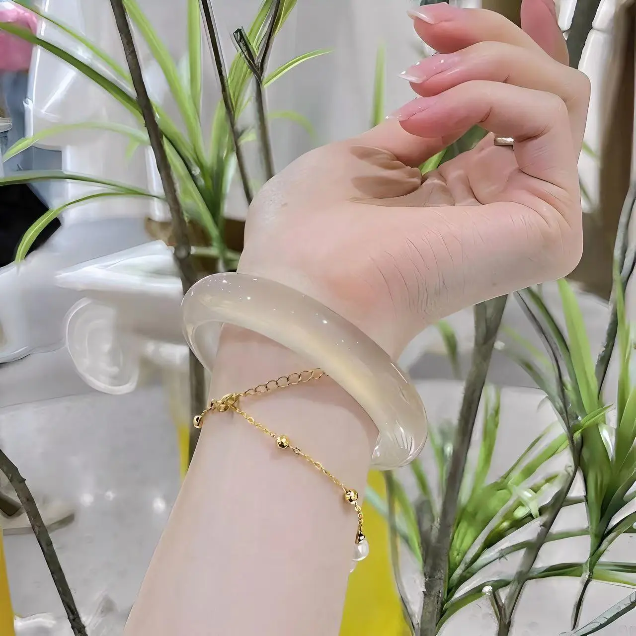 【vòng tay băng chủng】Vòng Tay Ngọc Bích Băng Cao Ánh Trăng Trắng, Hàng Mới Về, Siêu Thanh Lịch, Nguyên Chất, Tăng Kích Thước, Thích Hợp Làm Quà Tặng Cho Bạn Gái, Được Làm Bằng Thủy Tinh Ma Liao
