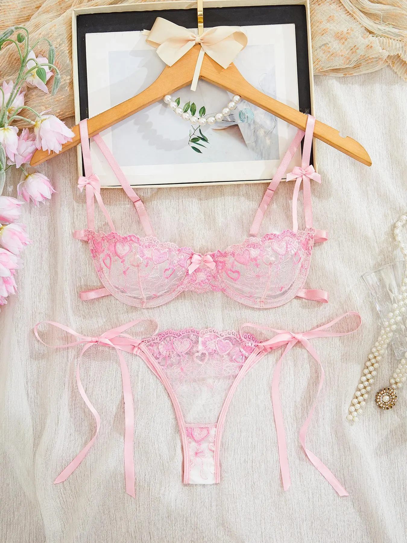 Women's Heart Embroidery Bra & Bow Decor Thong Sexy Lingerie Set, Sexy Comfy Breathable Lace Underwear Set for Daily Wear, Women's Teddy Lingerie & Underwear for All Seasons